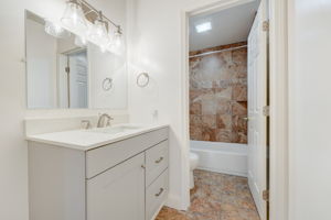 Half Moon Ln-024