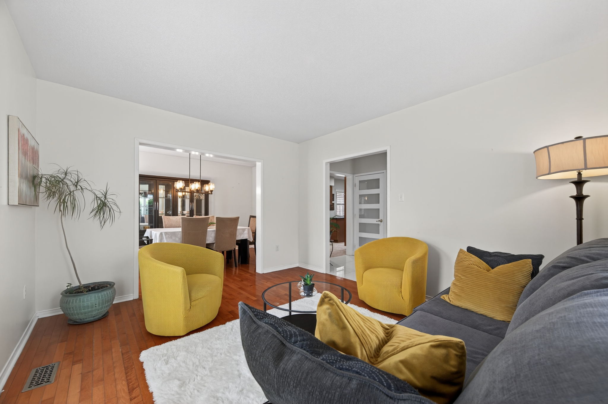 381 McBride Crescent Newmarket, ON L3X 2W2