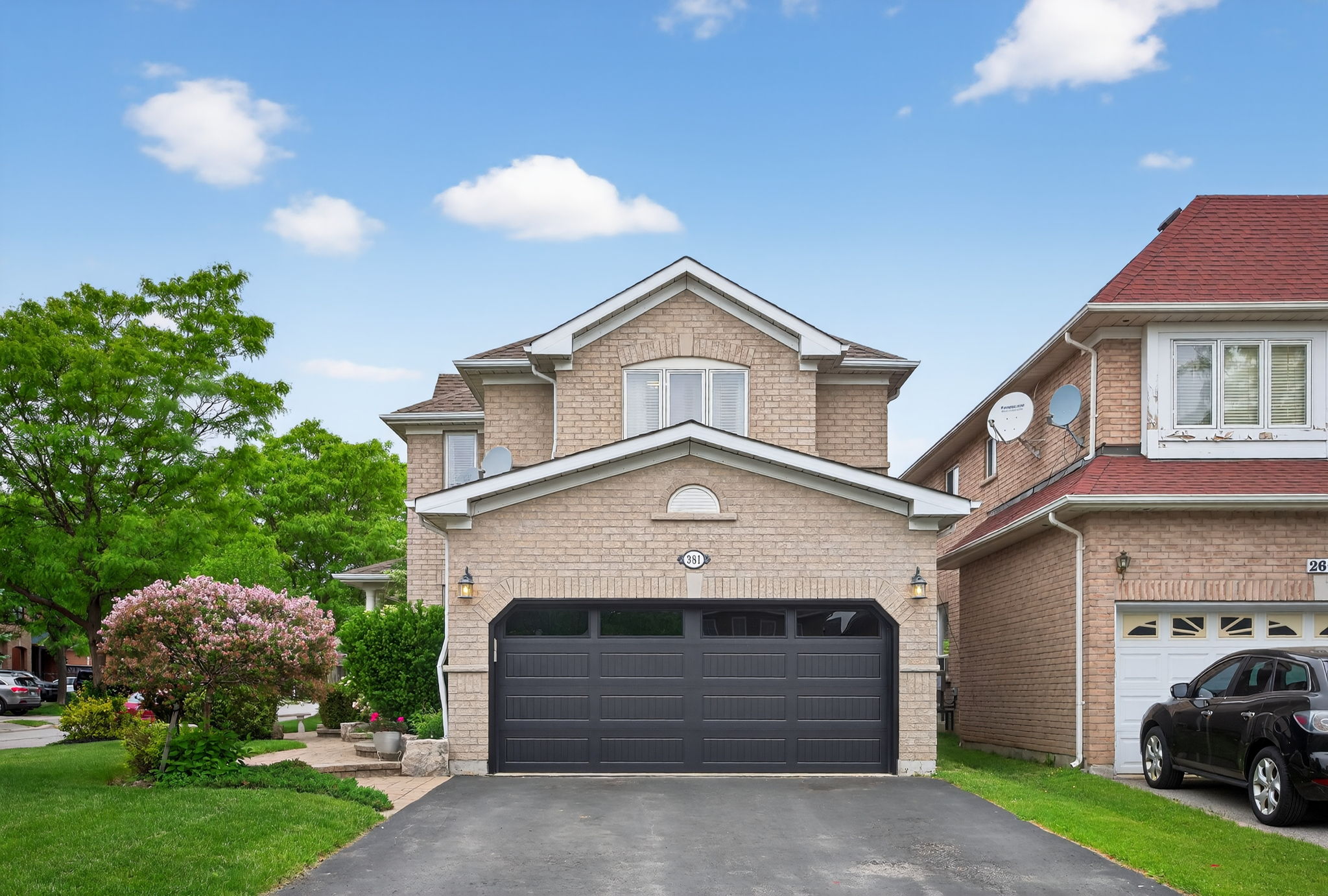 381 McBride Crescent Newmarket, ON L3X 2W2