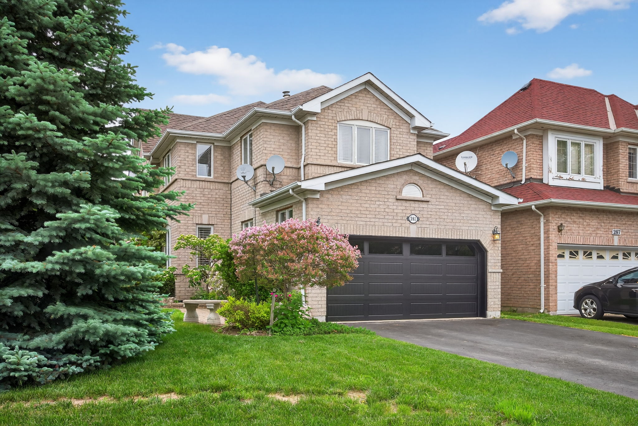 381 McBride Crescent Newmarket, ON L3X 2W2