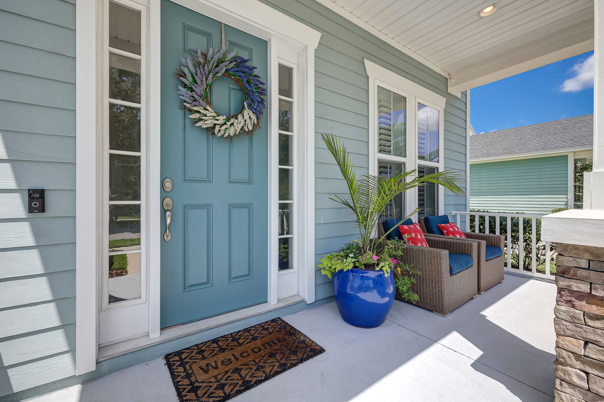 Front Porch/Entrance