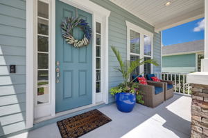 Front Porch/Entrance