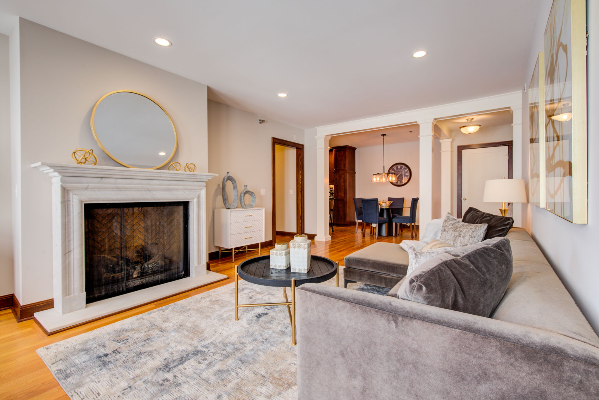 LIVINGROOM