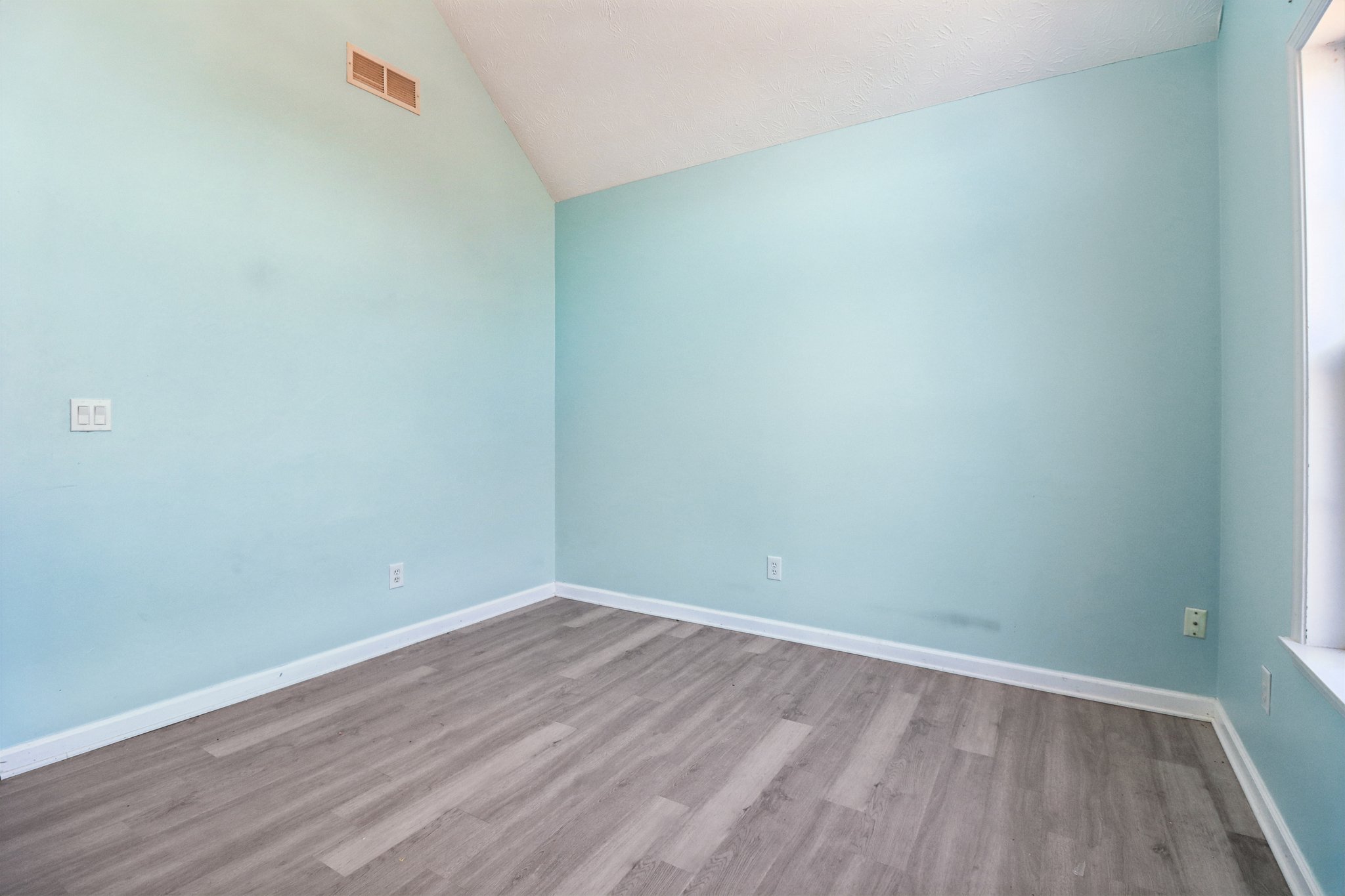 Weeping Willow Ln-S1112-035.jpg