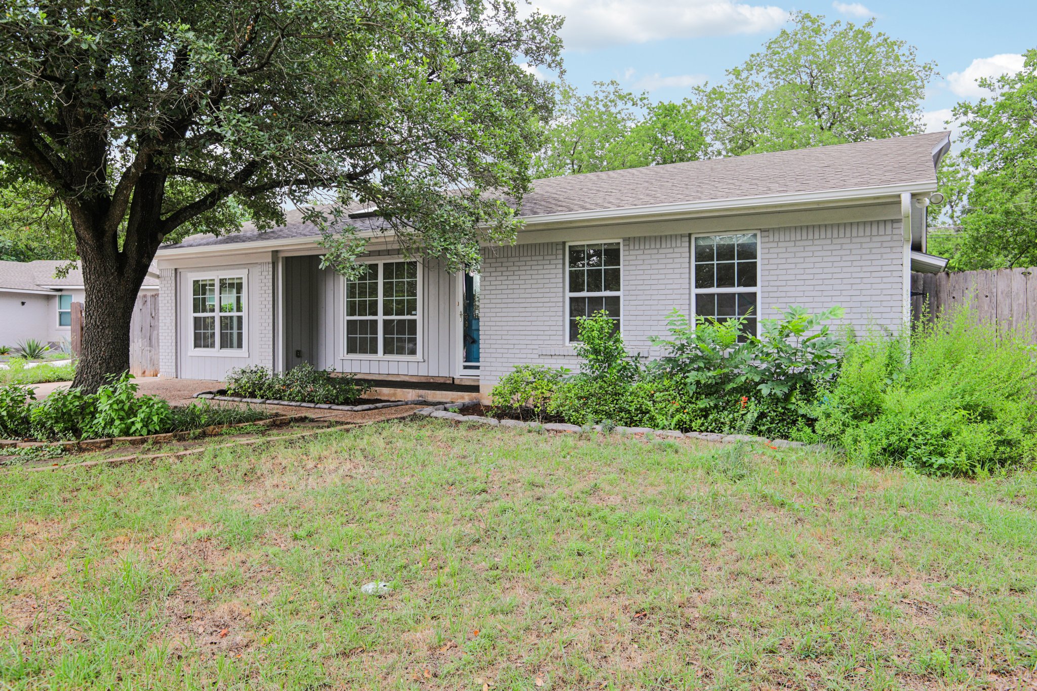 Byron Dr-1306-003.jpg