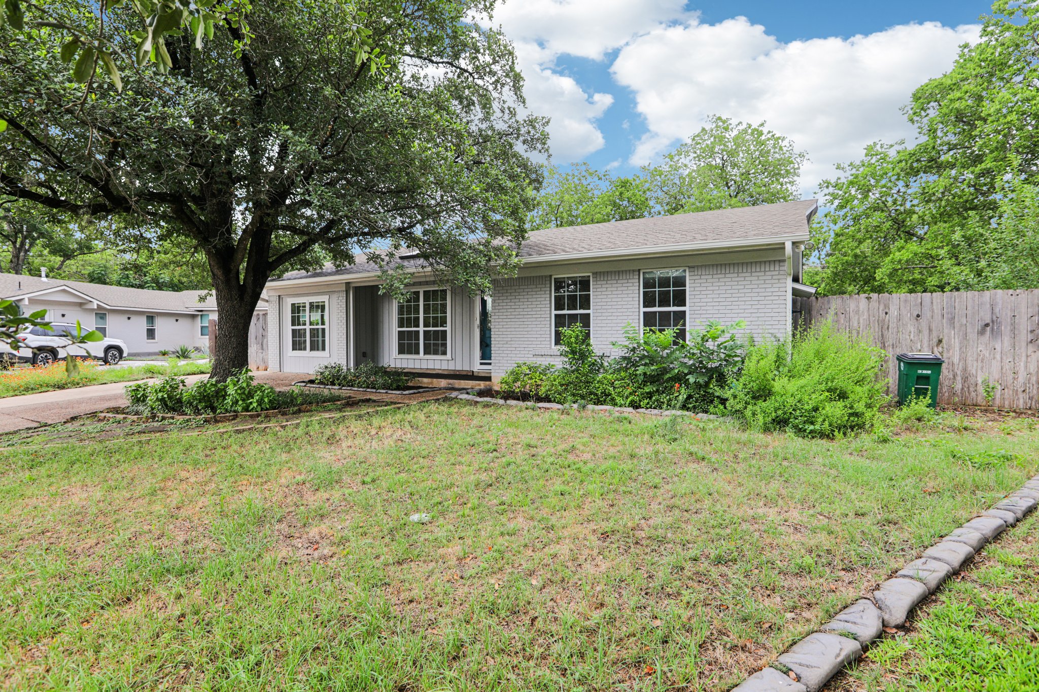 Byron Dr-1306-004.jpg