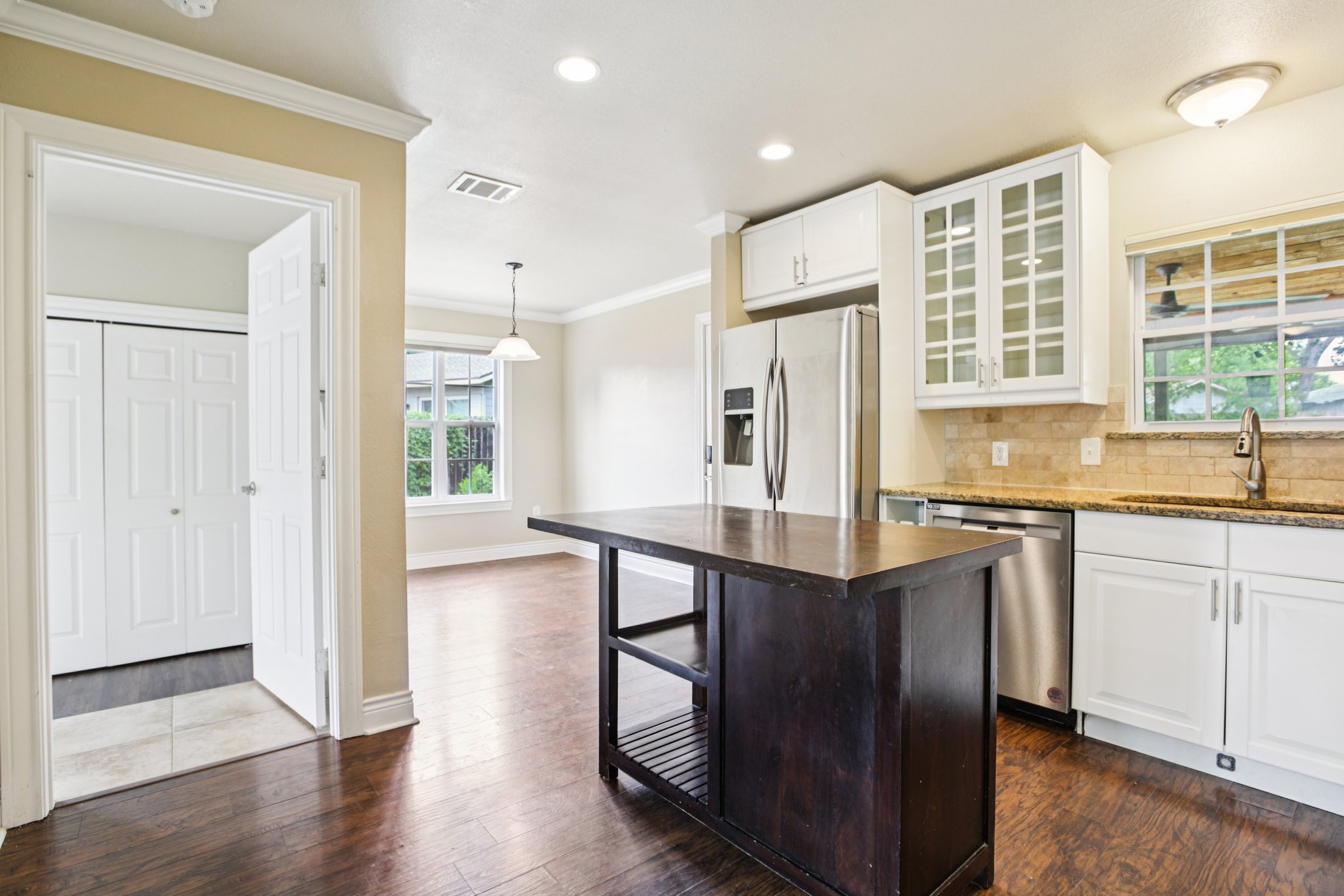 Byron Dr-1306-012.jpg