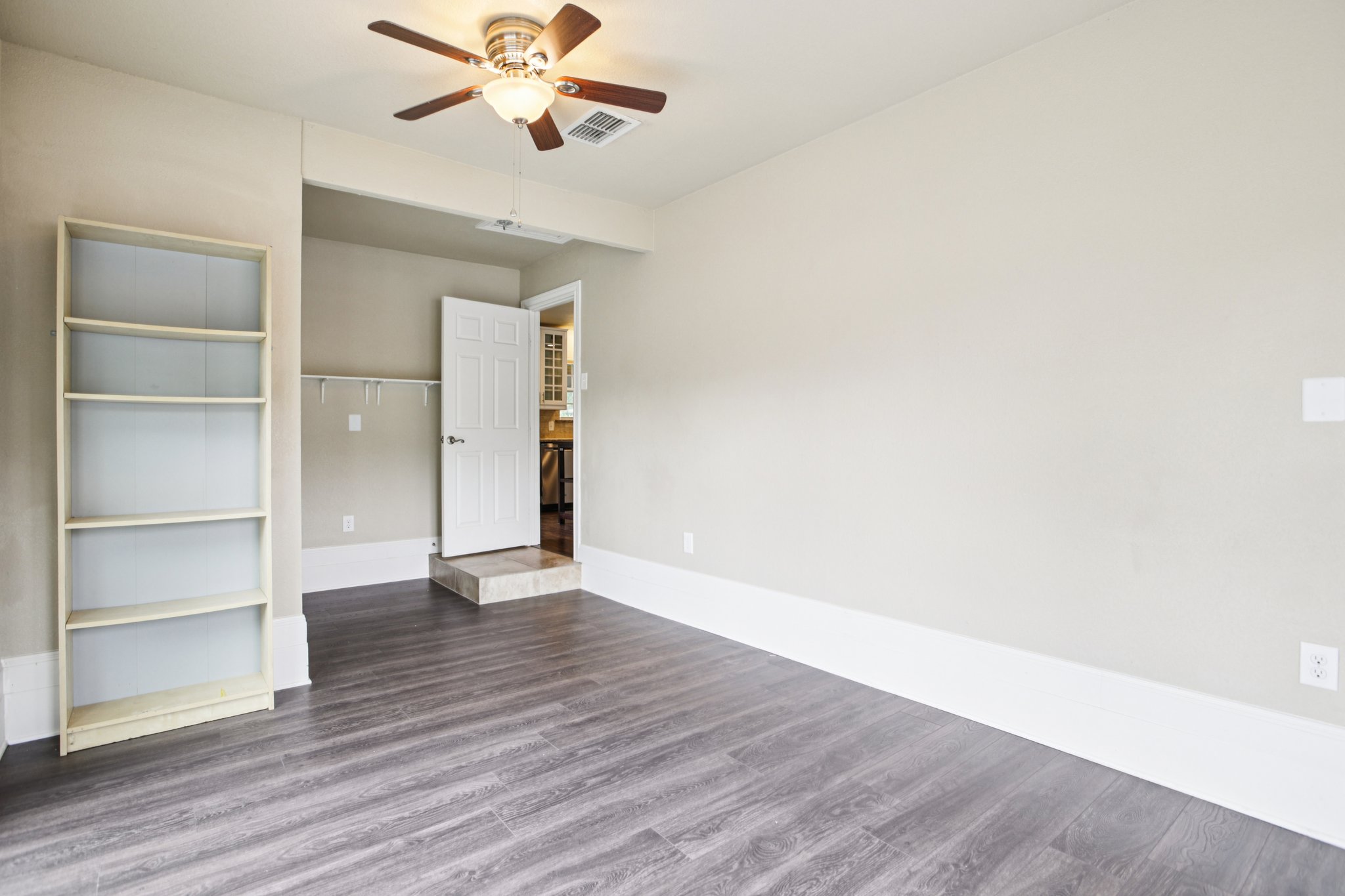 Byron Dr-1306-030.jpg