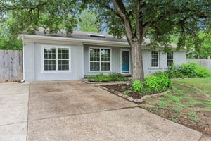 Byron Dr-1306-002.jpg