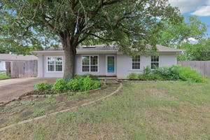 Byron Dr-1306-006.jpg