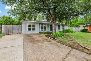Byron Dr-1306-001r.jpg