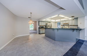 Kitchen Eat-In 1