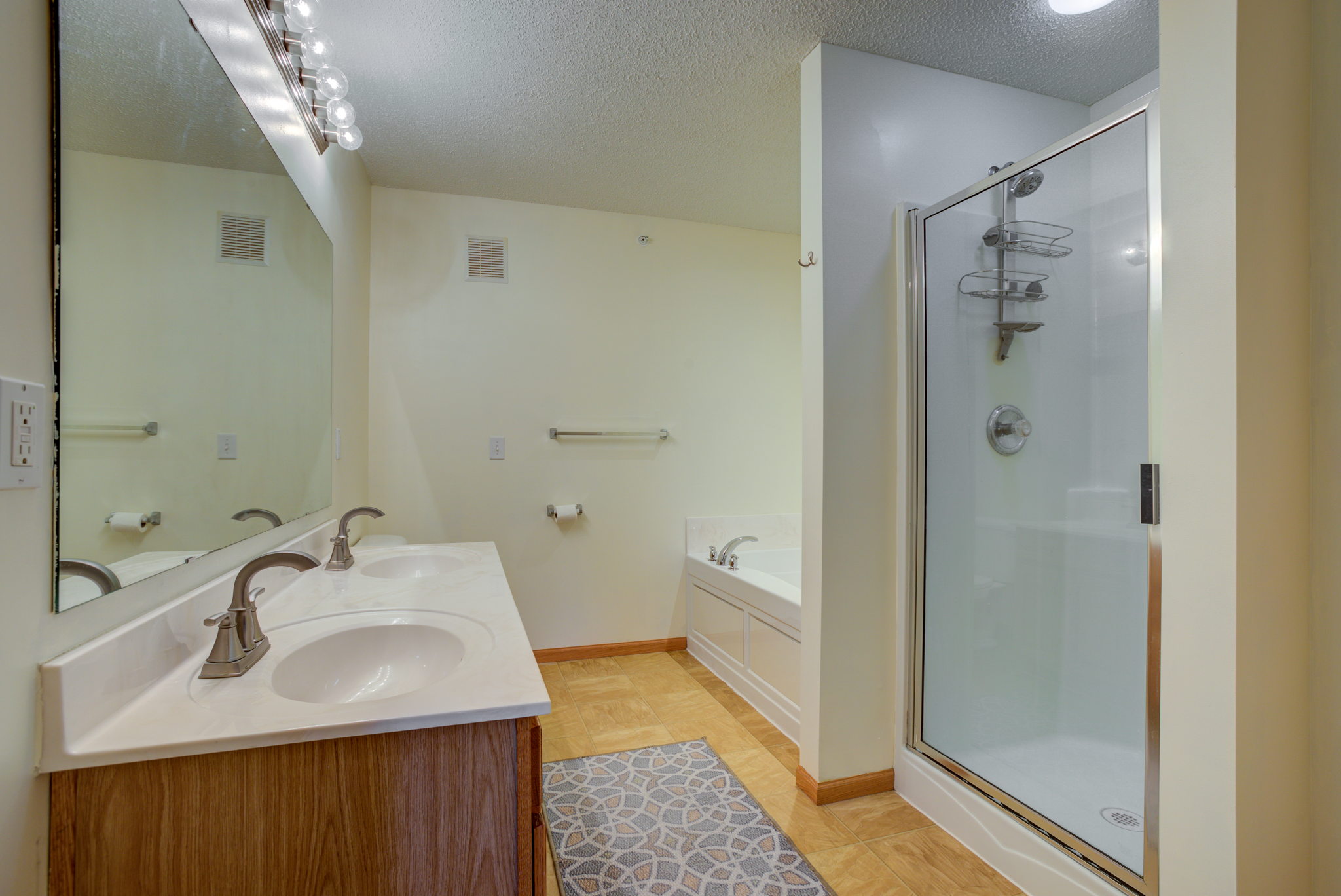 Master Bedroom Bathroom