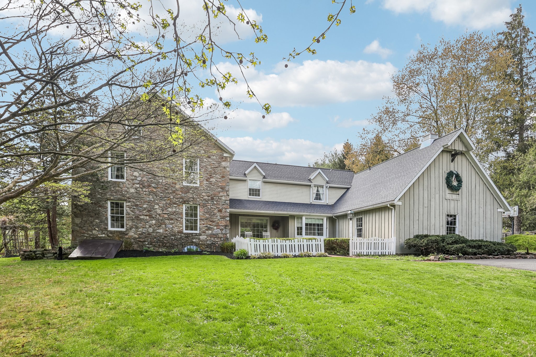 Lilac Rd-S2304-002.jpg