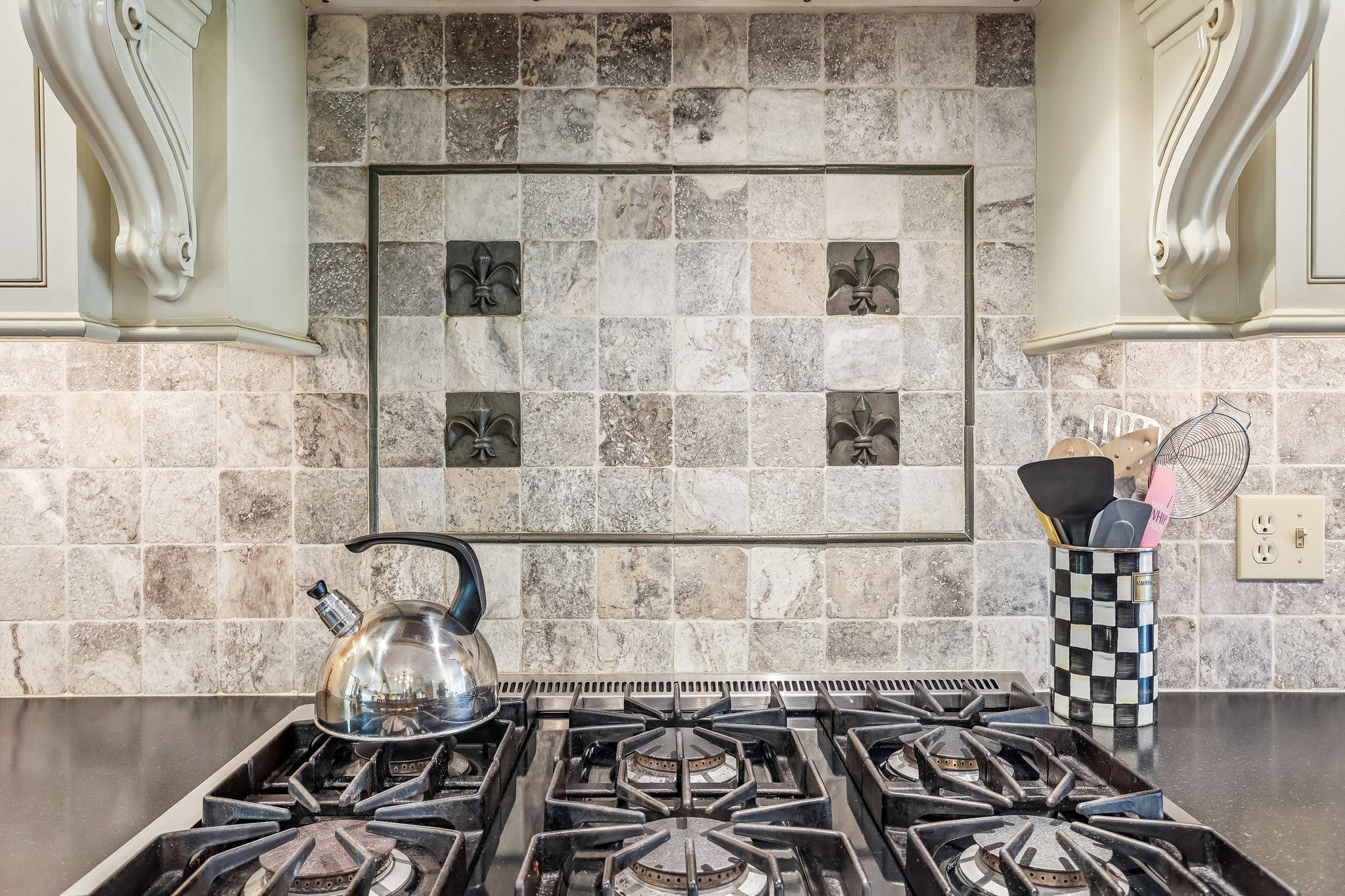 Lilac Rd-S2304-039.jpg