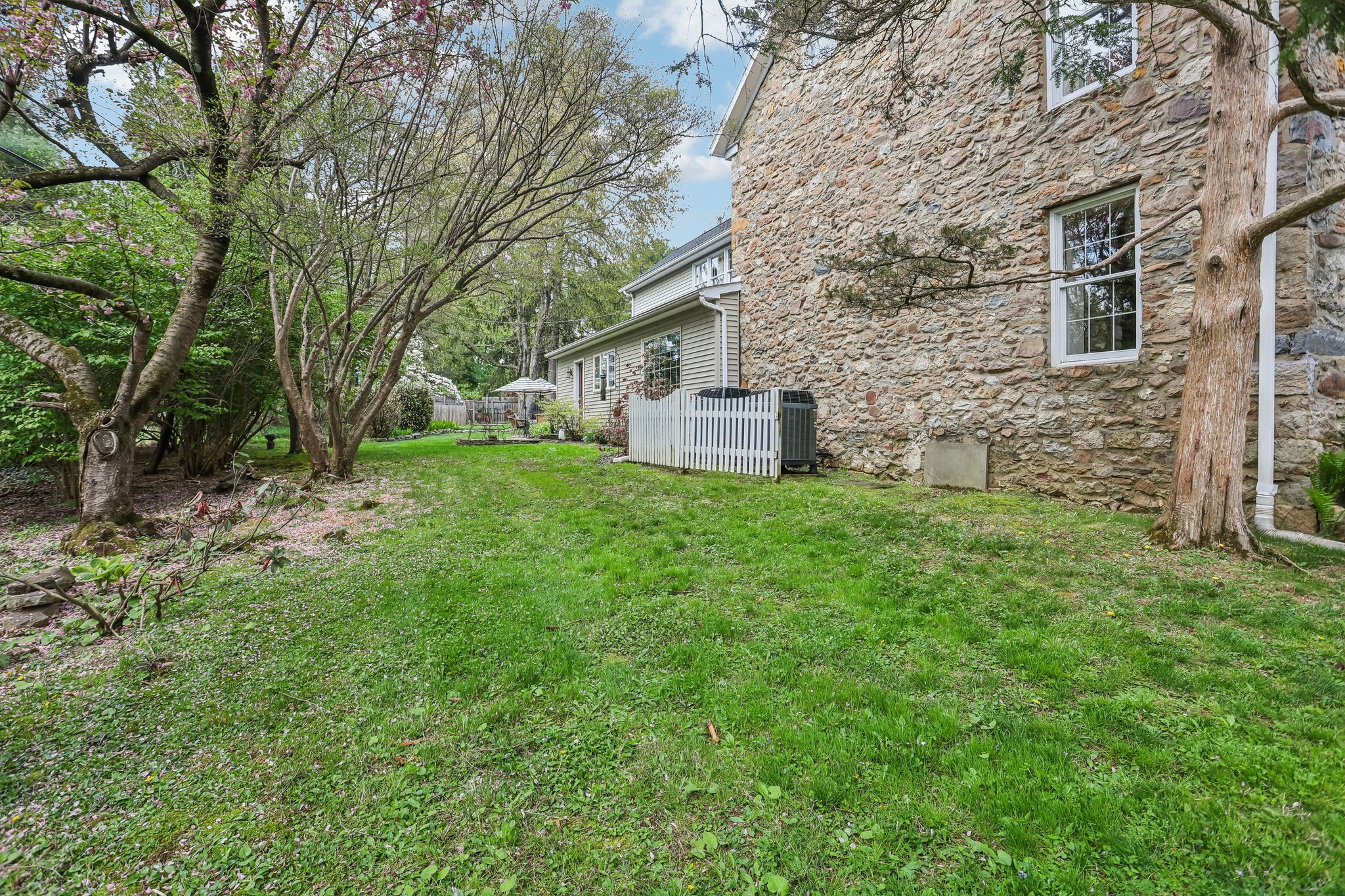 Lilac Rd-S2304-081.jpg