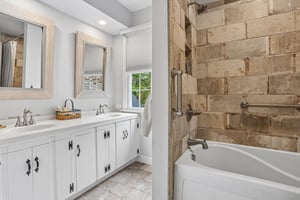 Lilac Rd-S2304-061.jpg