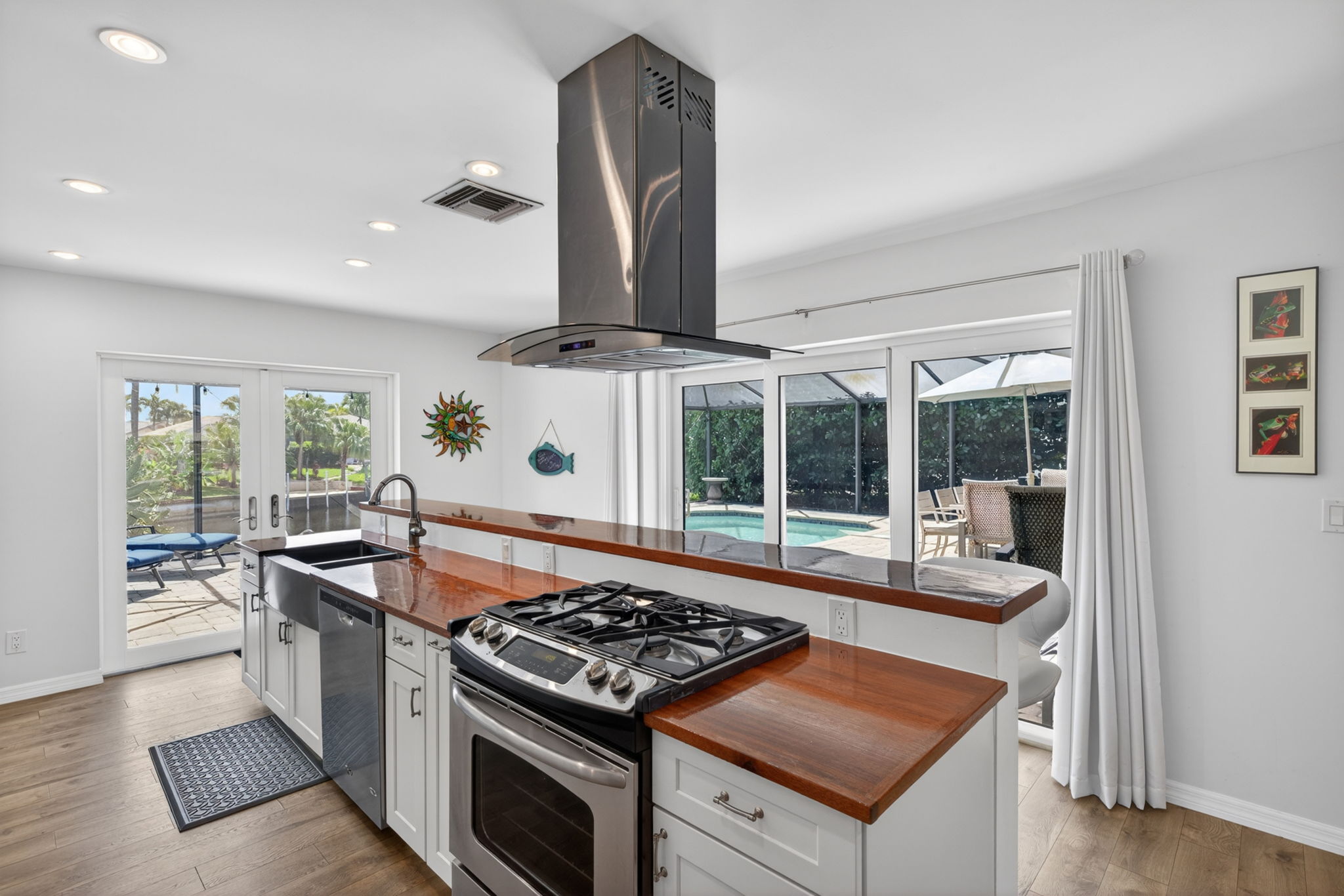 Kitchen 1 of 4