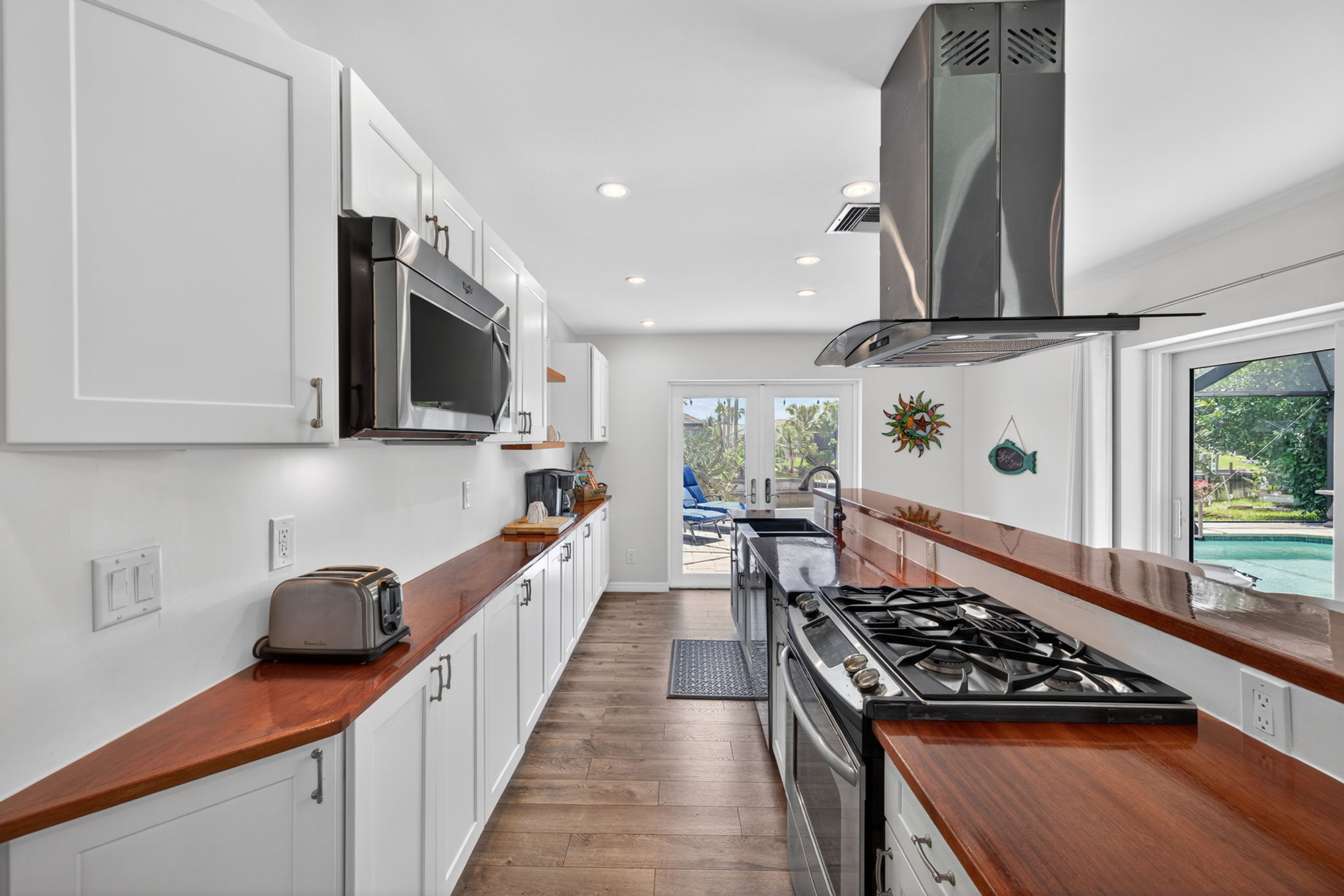 Kitchen 2 of 4