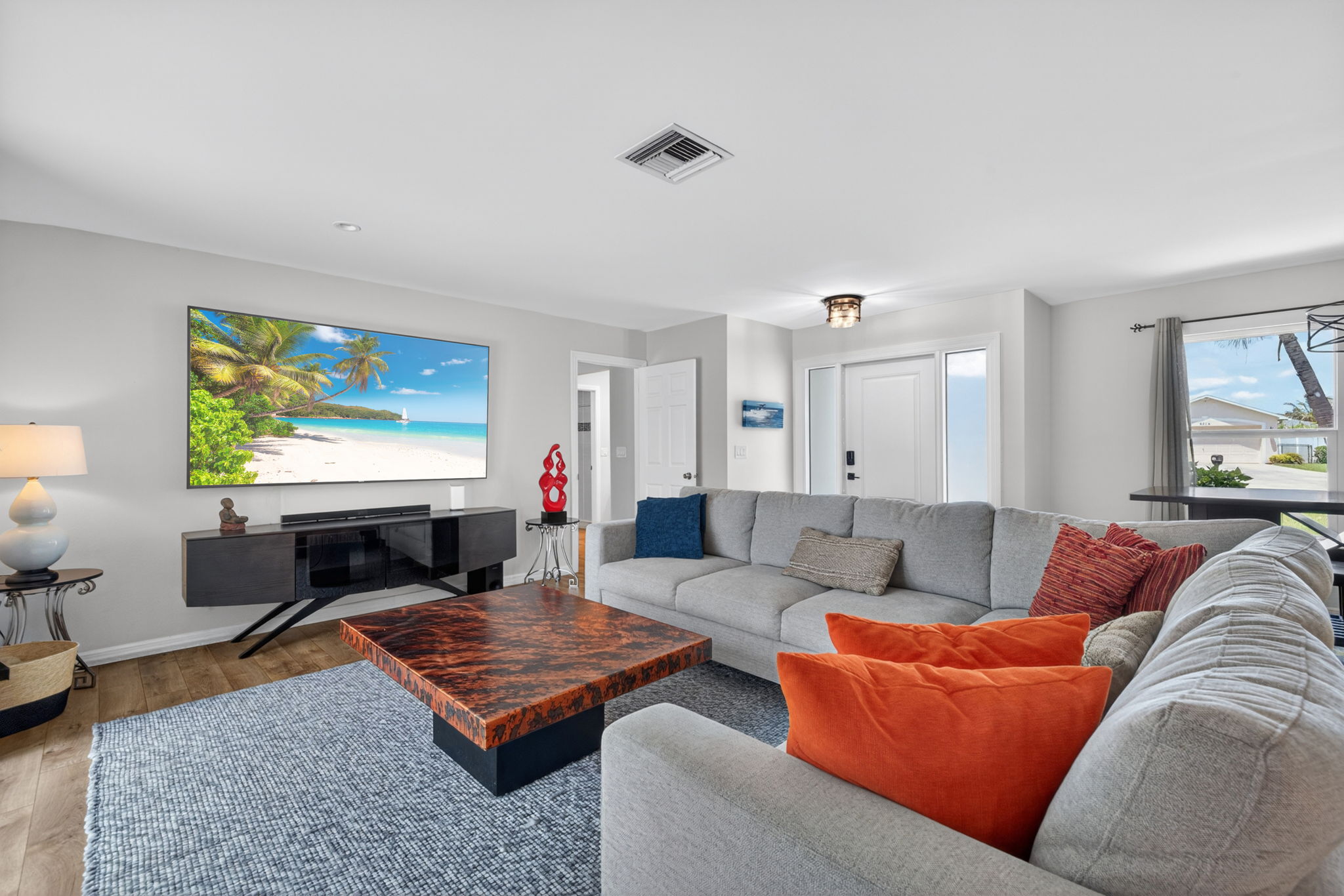 Living Room 3 of 4