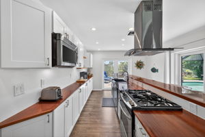 Kitchen 2 of 4