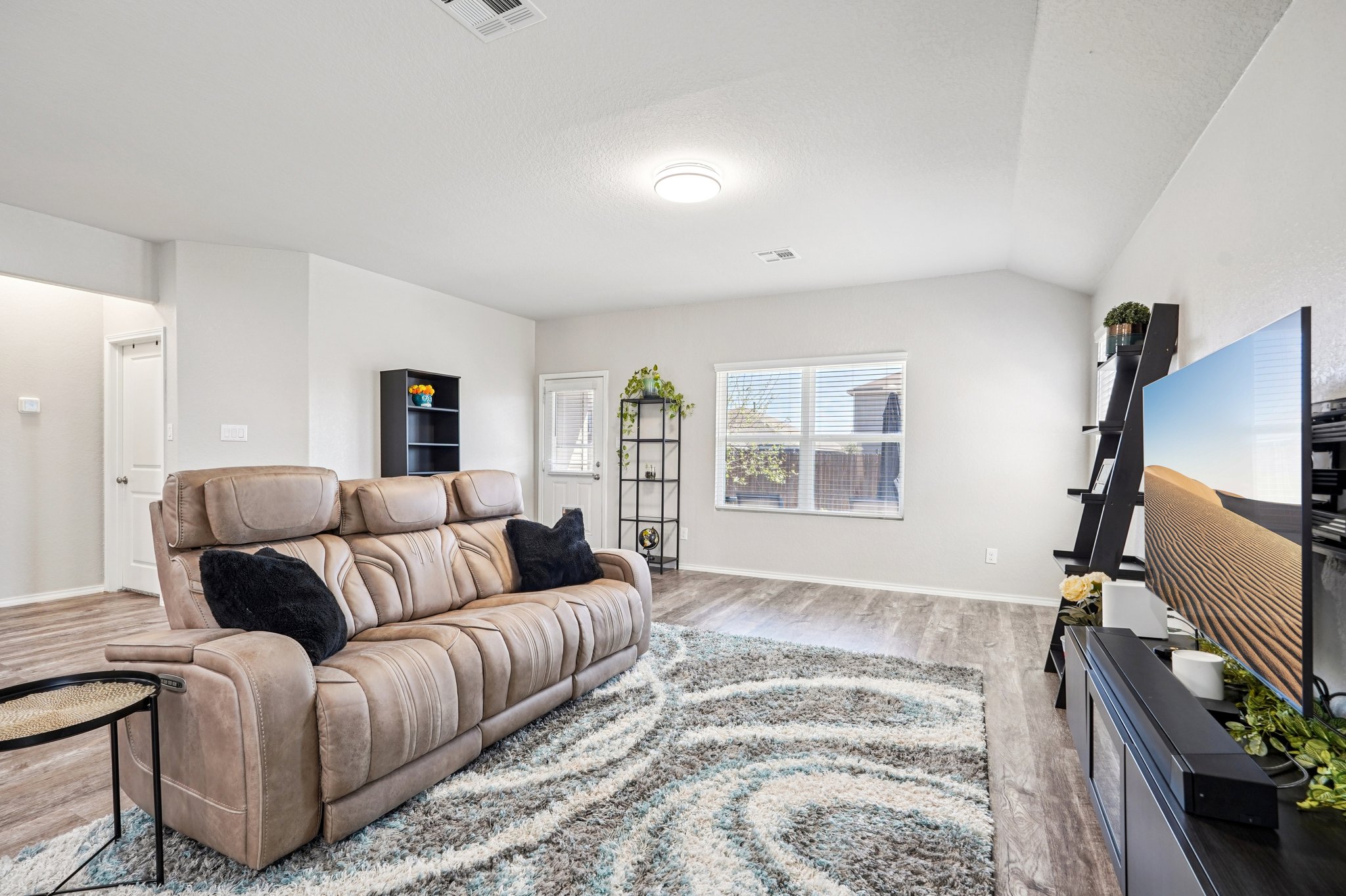 Carducci Dr-S1303-006.jpg