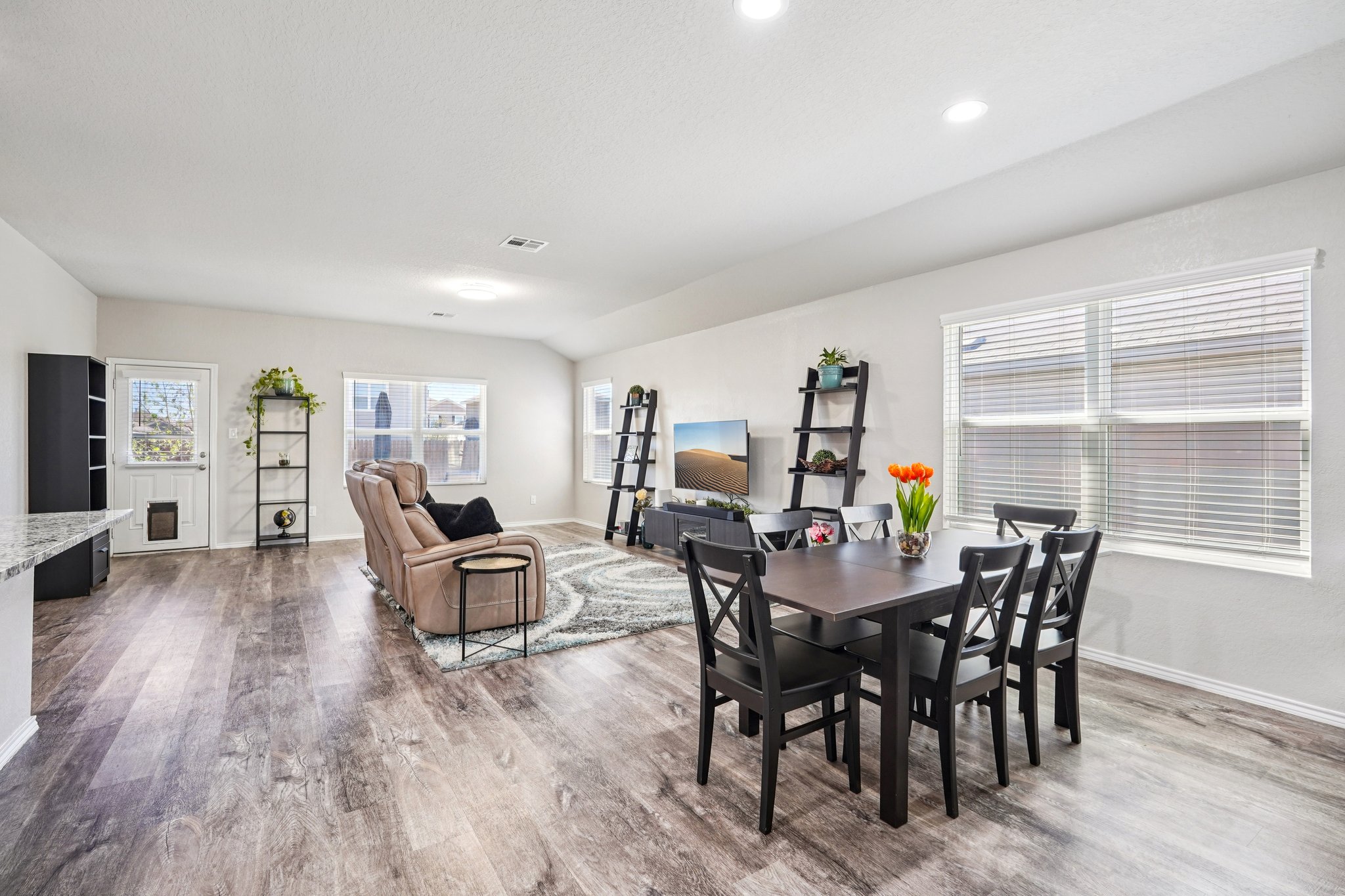 Carducci Dr-S1303-010.jpg