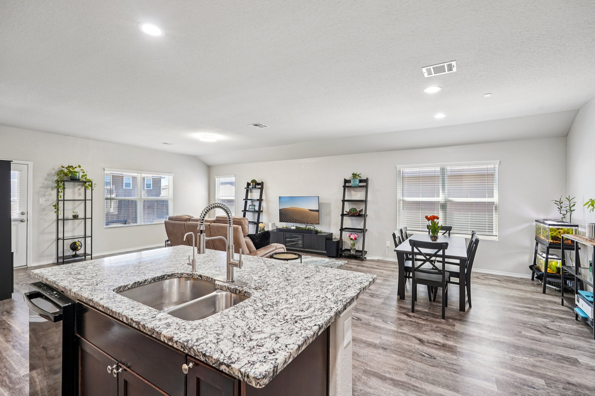 Carducci Dr-S1303-017.jpg