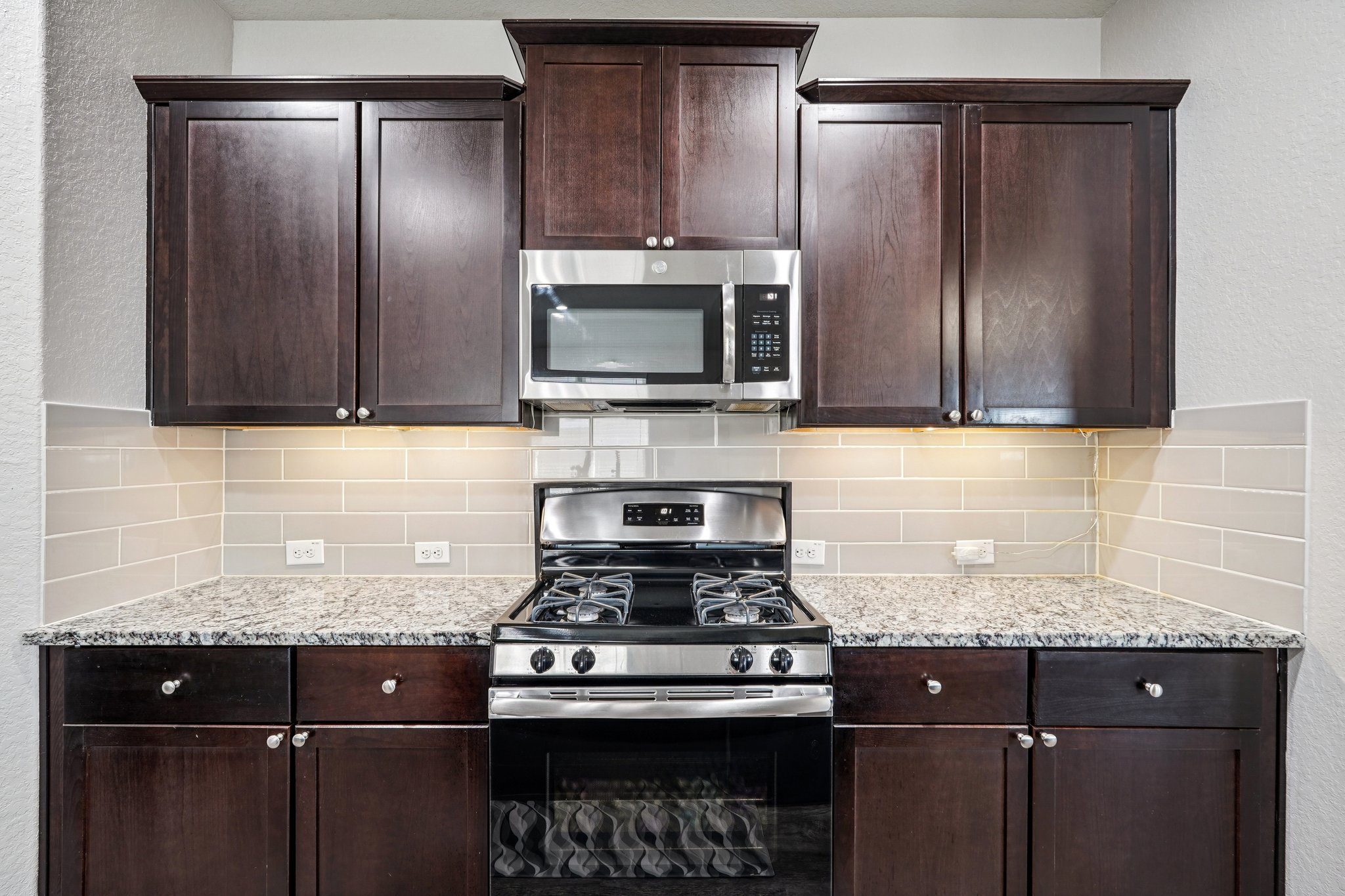 Carducci Dr-S1303-018.jpg