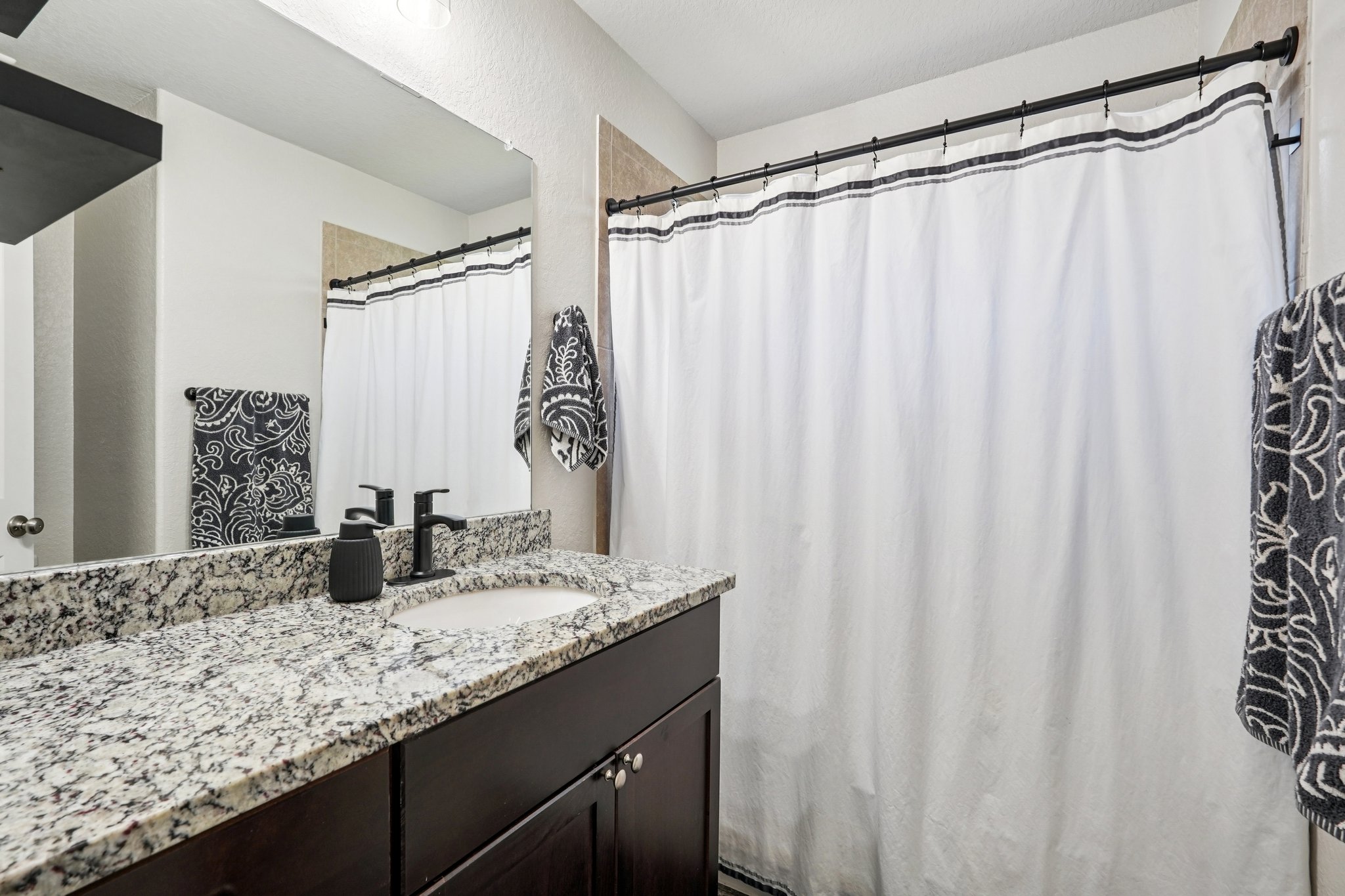 Carducci Dr-S1303-024.jpg