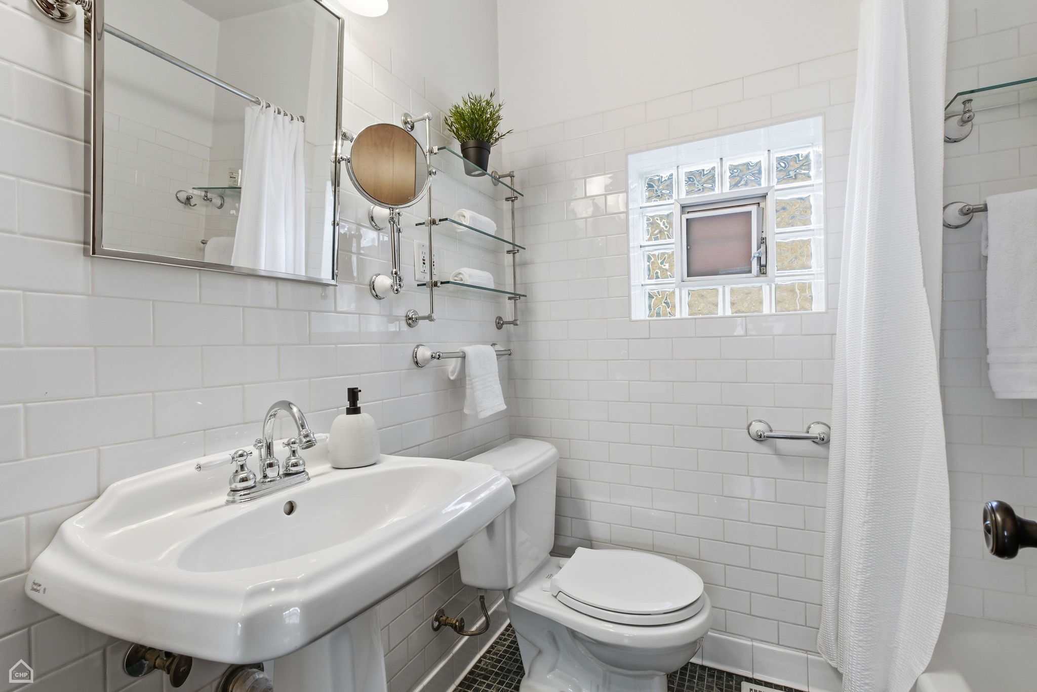 3814 N Mozart_CHP2025_012