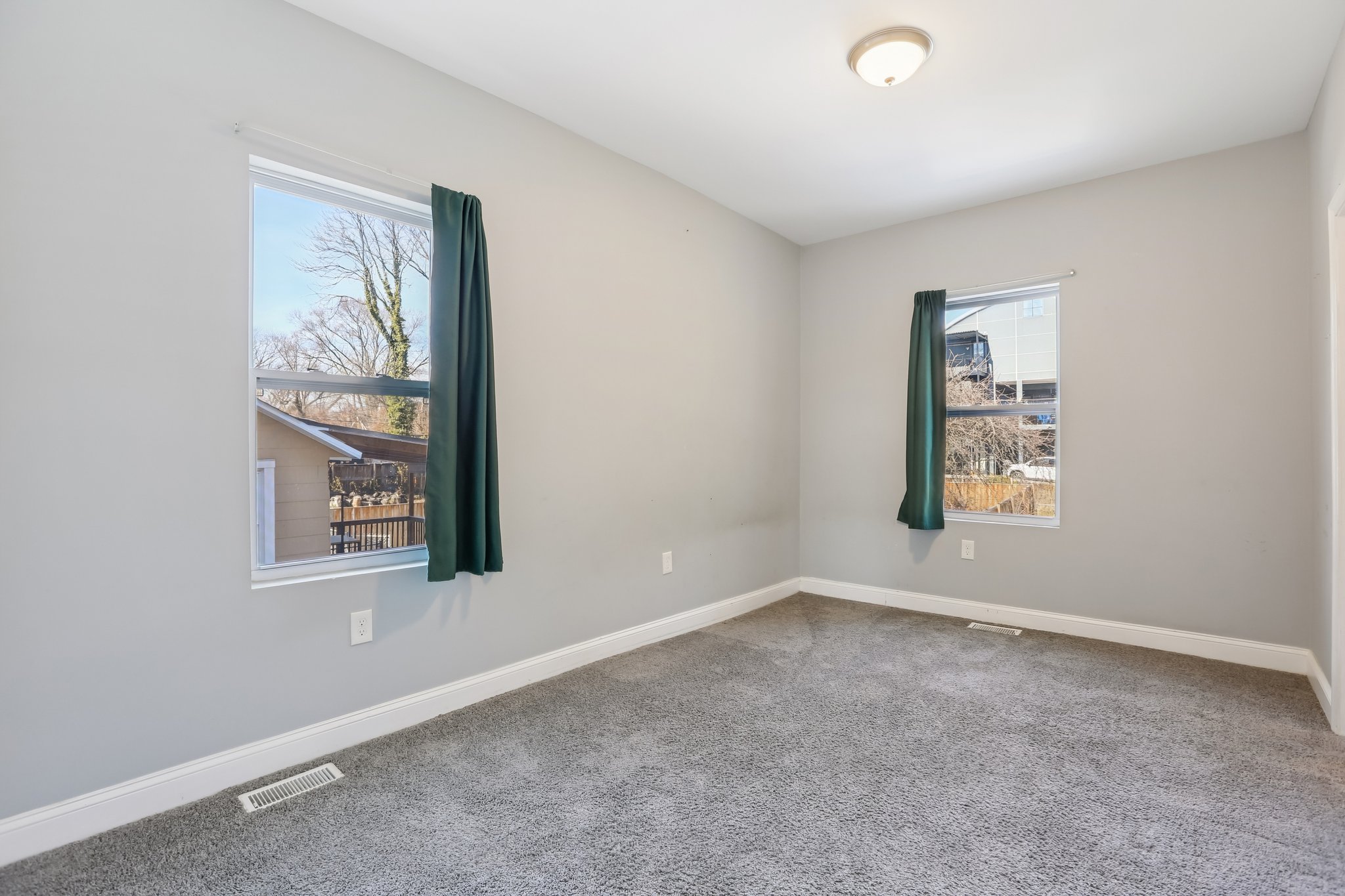 Pinewood Ave-S2502-027.jpg