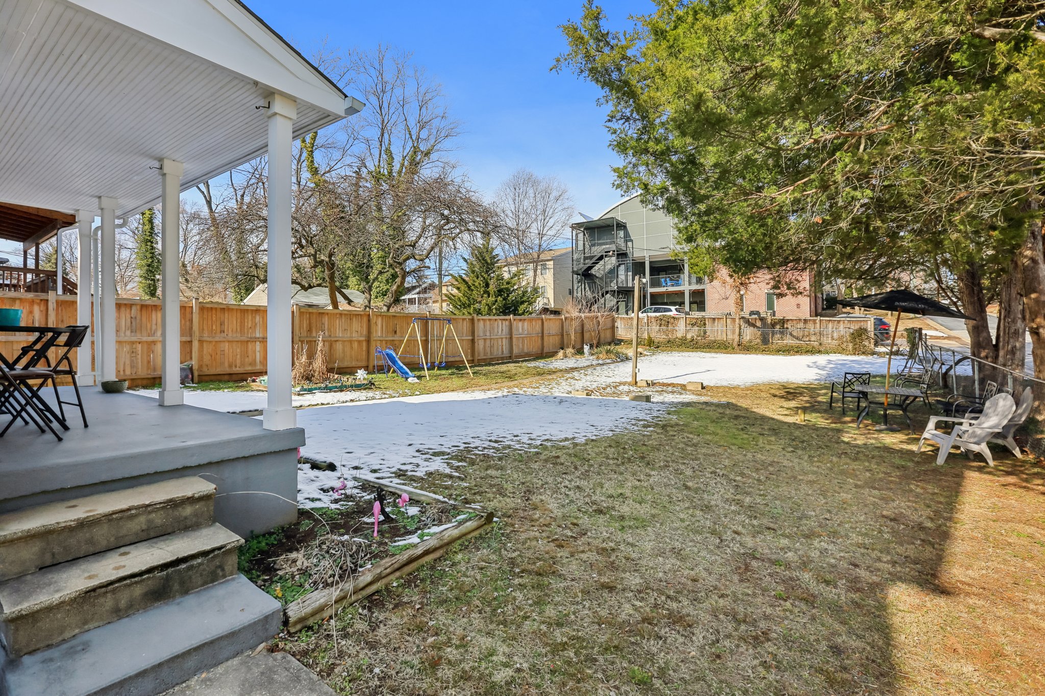 Pinewood Ave-S2502-029.jpg
