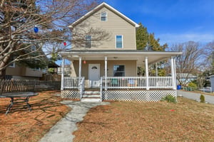 Pinewood Ave-S2502-001.jpg
