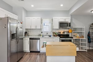 Pinewood Ave-S2502-011.jpg