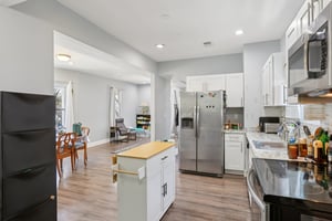 Pinewood Ave-S2502-014.jpg
