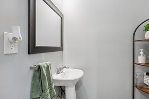 Pinewood Ave-S2502-015.jpg