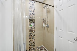 Pinewood Ave-S2502-020.jpg