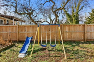 Pinewood Ave-S2502-032.jpg
