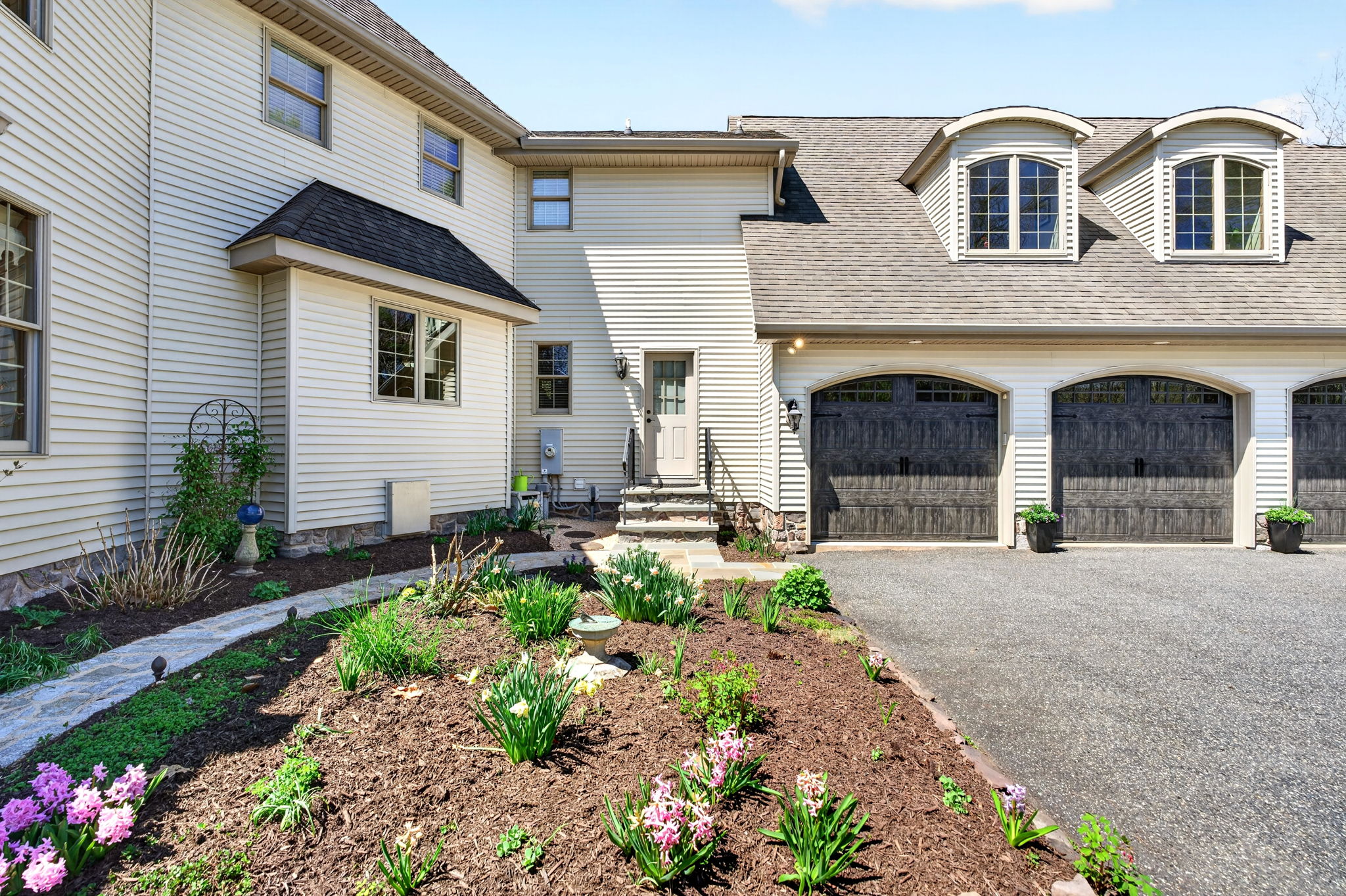 2814 Rocks Station 105