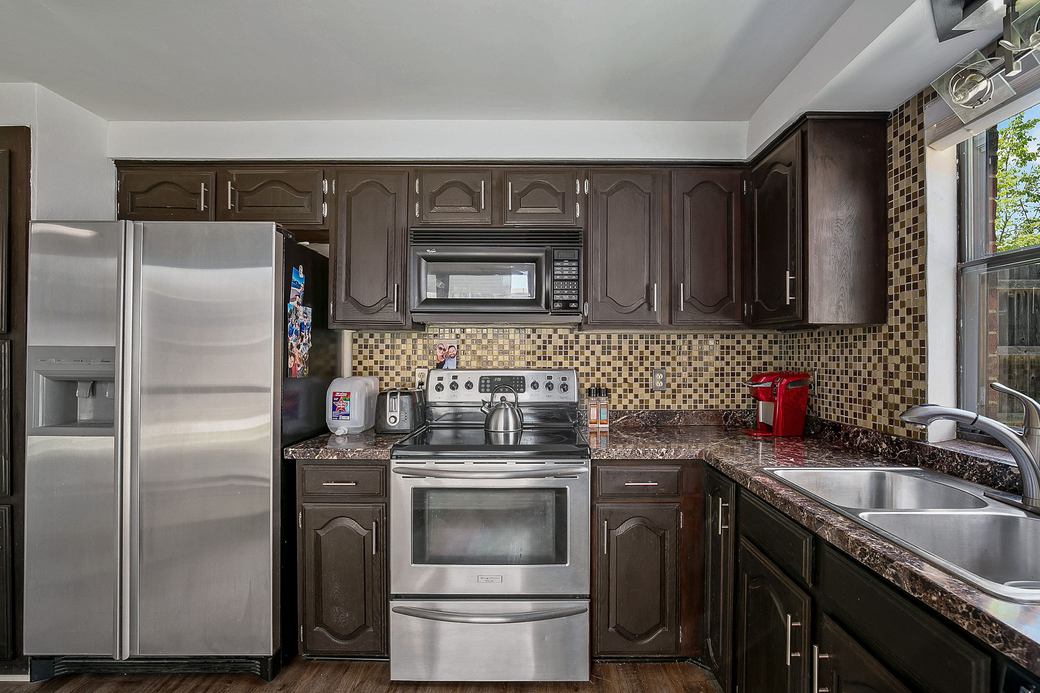 3815 Clover Hill Ln, Carrollton, TX 75007 Gold Sprint Media