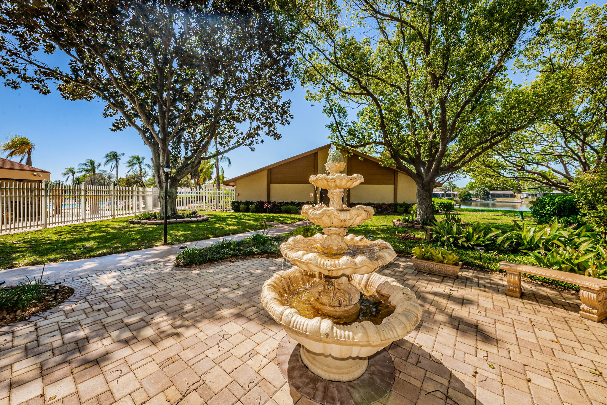 31-Pool and Clubhouse