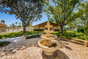 31-Pool and Clubhouse