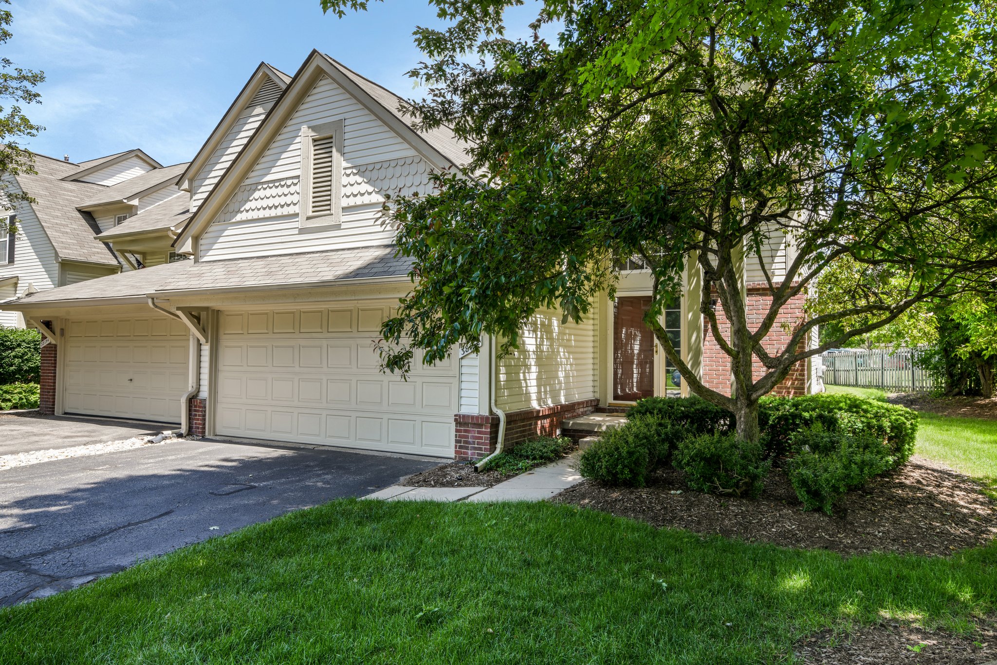 38152 Saratoga Cir, Farmington Hills, MI 48331 | Stylish Detroit