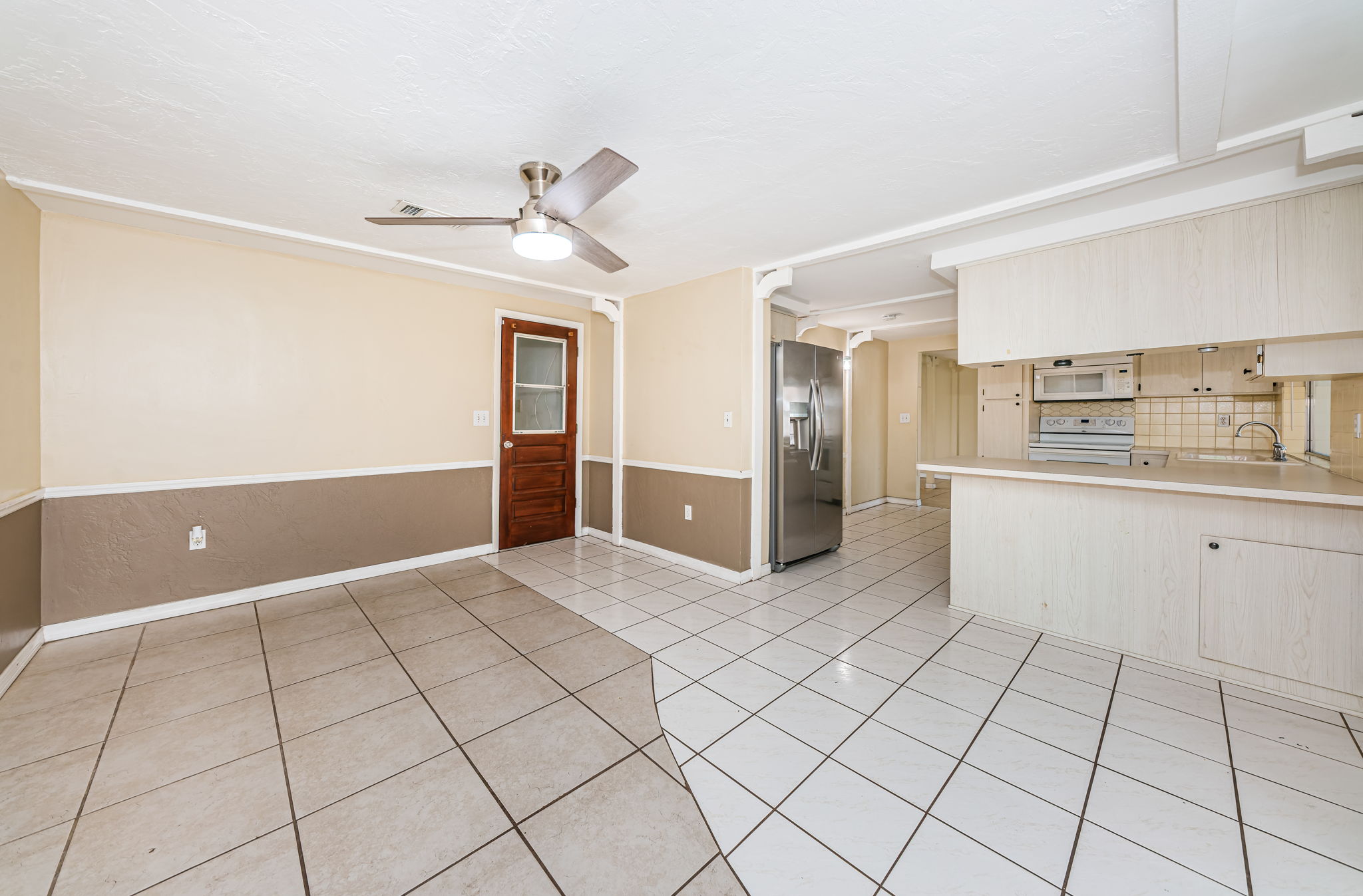 Family Room3-2