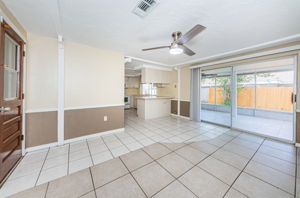Family Room2-2