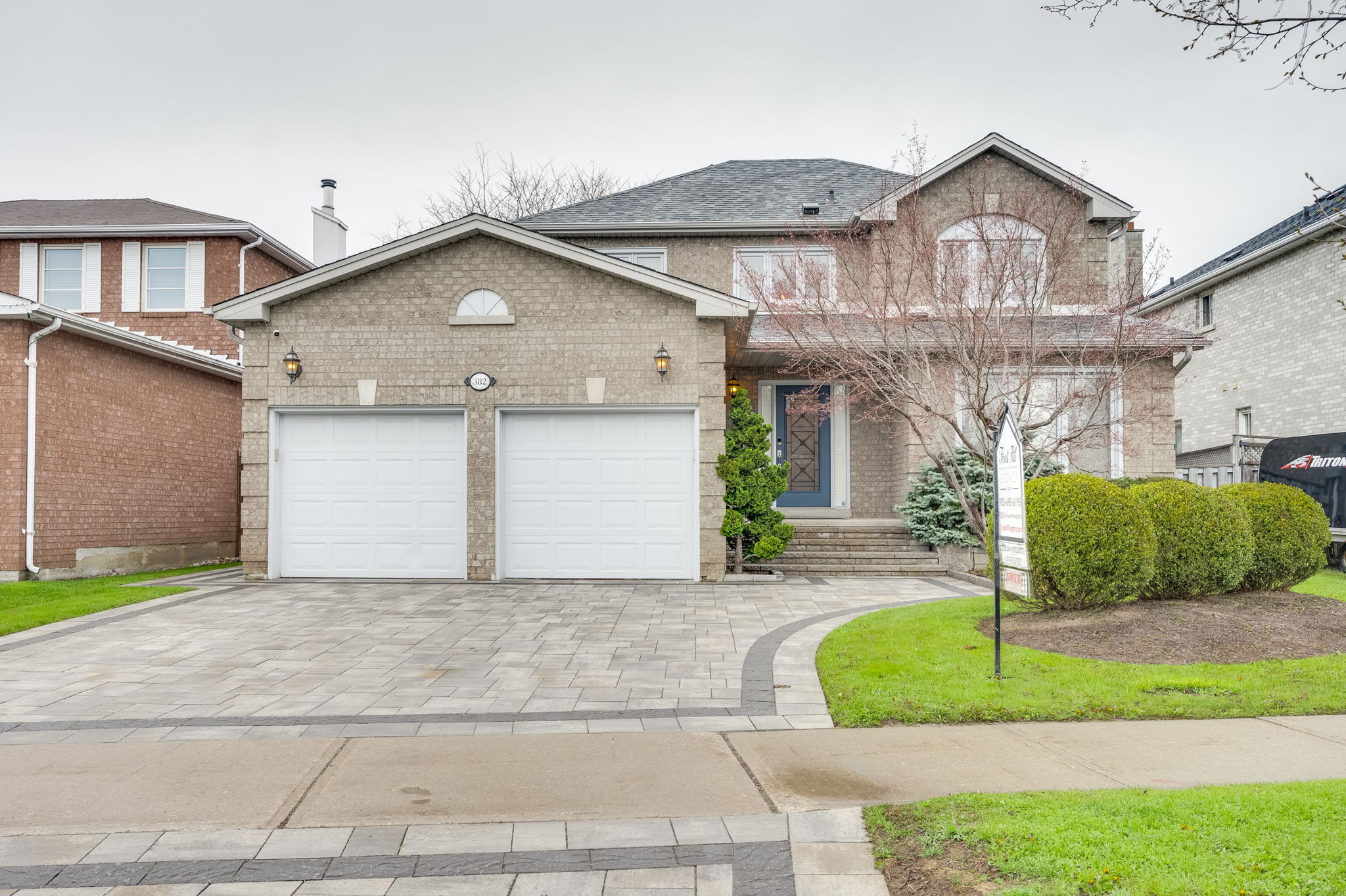 382 Beverley Glen Blvd Vaughan, ON L4J 7S5