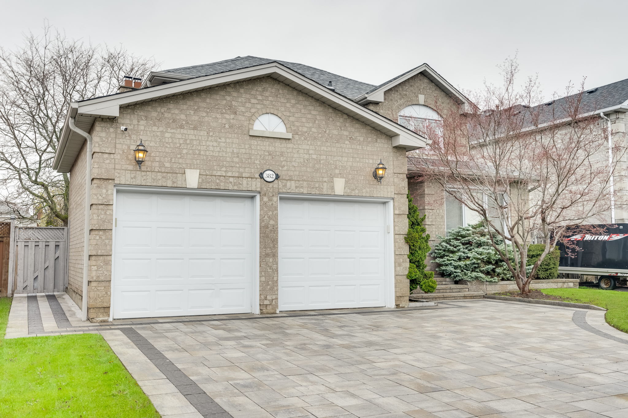 382 Beverley Glen Blvd Vaughan, ON L4J 7S5