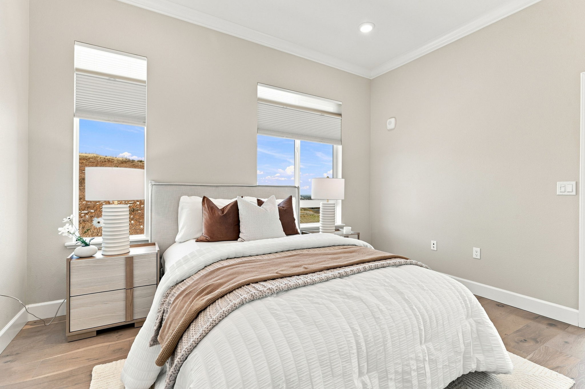 025_F8_382 Llano de los Robles Ave 9
