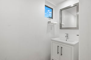 Flex Space/4th Bedroom/Studio Bathroom
